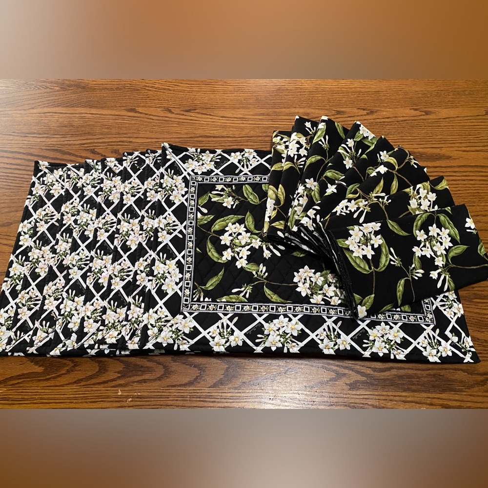 VERA BRADLEY QUILTED PLACEMATS AND FABRIC NAPKINS- SET OF 8